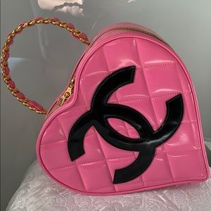 CHANEL Heart shape Runway Bag 💖 SUPER RARE